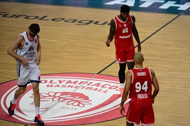 Μπροστά στο ημίχρονο ο Ολυμπιακός, με απερίγραπτη αστοχία.